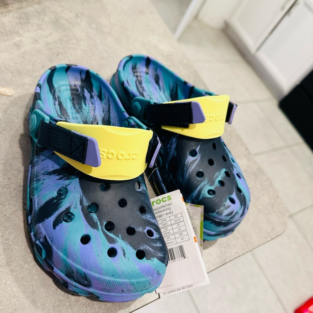 NEW CROCS